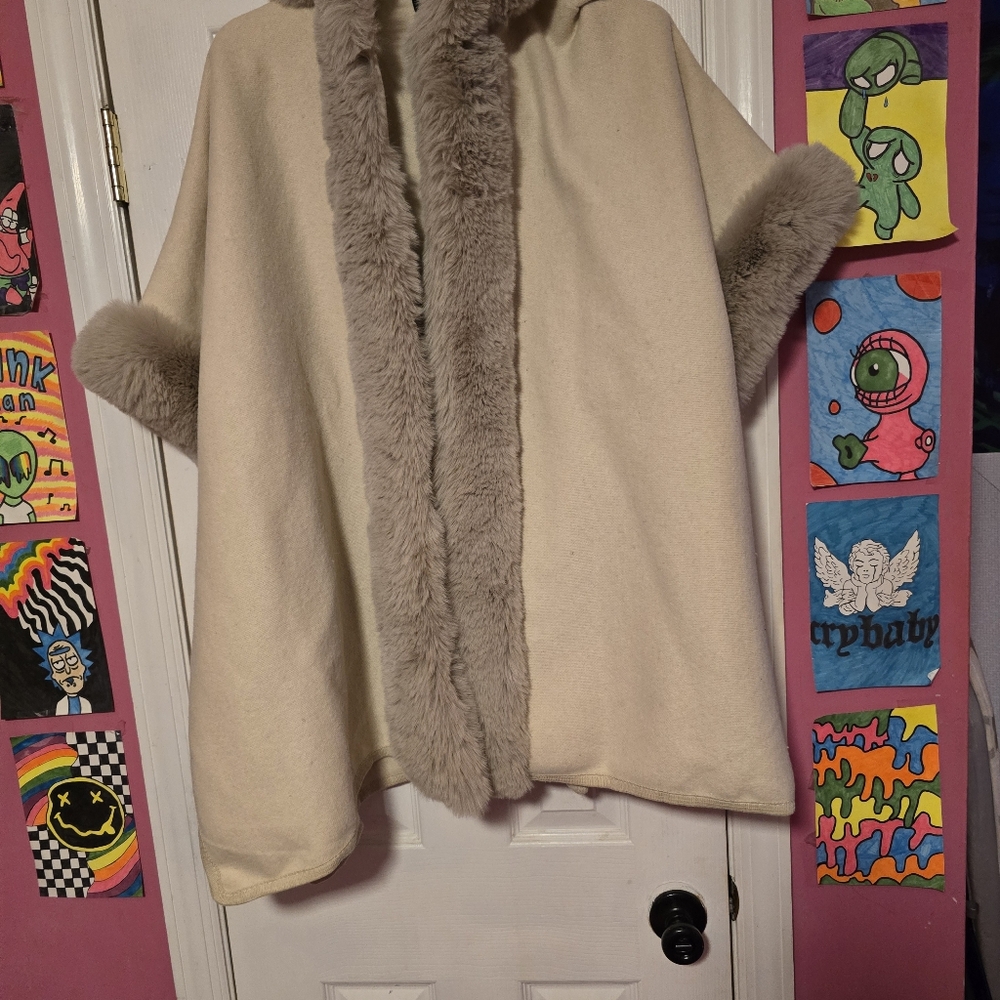 Nwt beige/ cream with faux fur o/s